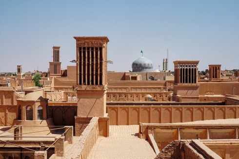 Windtürme in Yazd, Iran, kühlen die Innenräume ohne Energie zu verbrauchen.<span class="OffWhite"></span><br />