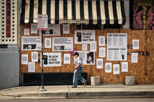 Blumengeschäft in der Chicagoer North Avenue während der Black Lives Matter Proteste im Juni.<br />