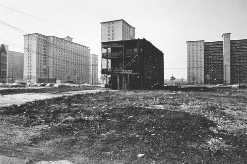Altbau vor den 1962 errichteten Robert Taylor Homes in der South Side. Die Siedlung wurde bis 2007 im Zuge der Gentrifizierung abgerissen und durch Neubauten ersetzt.<br />