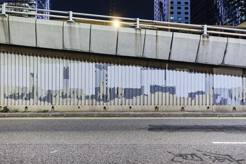 Überdeckt: Das akkurate Rechteck ist die beliebteste Methode, um die Graffiti-Botschaften der Protestbewegung zu beseitigen.<br />