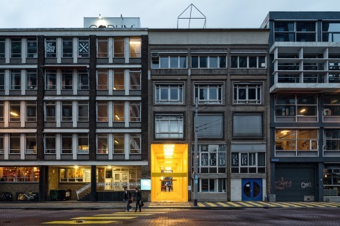 Der grellgelbe „Luchtsingel“ bindet einen fragmentierten Stadtraum unweit des Hauptbahnhofs zusammen.<br />