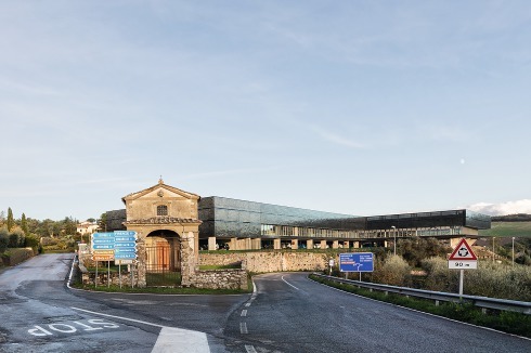 Die kleine Kapelle an der Straßengabel wollten MetroOffice mit dem Neubau zur Geltung bringen.<span class="OffWhite"></span><br />