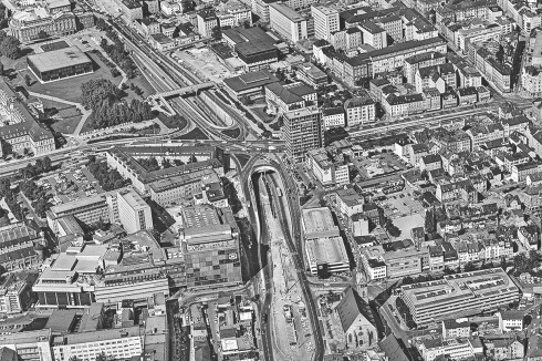 Hauptstätter Straße, Charlottenplatz und Kultur­meile mit dem Haus des Landtags, 1972<br />