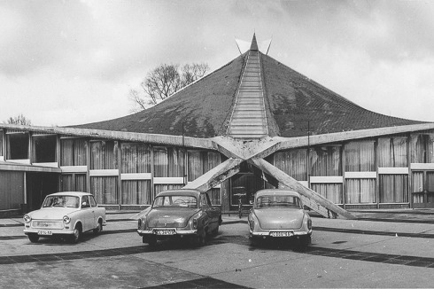 <span class="Bold">Stadthalle Neubrandenburg, 1969.</span><br />