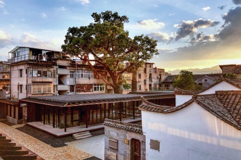<strong>Special prize:</strong> Songyang Culture Neighbourhood, Lishui, 2020 Jiakun Architects, Chengdu. The new open corridor pierces through surrounding pathways to connect the formerly disused complex with the surrounding neighbourhood.<br />