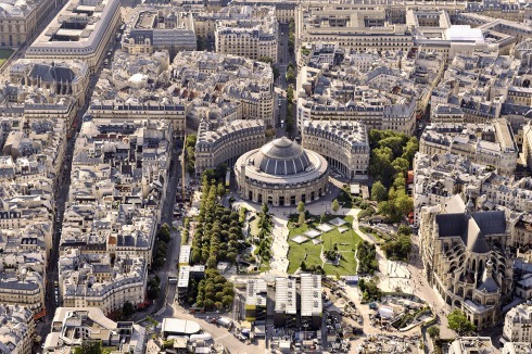 Blick von Osten: rechts die Kirche Saint-Eustache.<br />