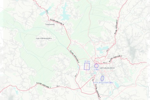 Antananarivo liegt rund 1339 Meter über dem Meeresspiegel im zentralen Bergland des Inselstaats Madagaskar. Ihren Ursprung hat die Stadt auf dem Analamanga-Hügel, von dort breitete sie sich die Hänge hinab und in die umgebende Ebene aus.<br />