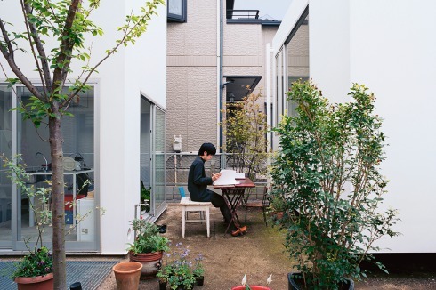 Zwischenhof im Moriyama House von Ryue Nishizawa in Tokio, 2005. <br />