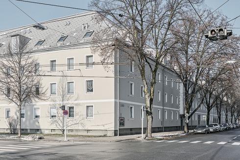 Südost-Gebäudeecke Stadlerstraße/Am Bindermichl.<br />