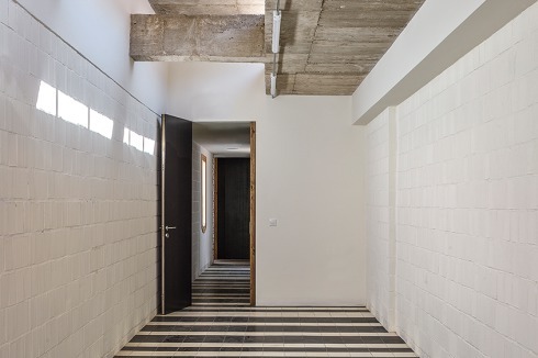 Im neuen Annex markieren Decke und Boden einen Bruch mit Traditionellem. Die Holzdecken im Altbau sind ersetzt worden.<br />