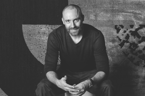 <strong>Ruud Belmans</strong> ist ausgebildeter Produktdesigner, nahm den Beruf aber schnell als einschränkend wahr. 2006 war er Mitbegründer von WeWantMore in Antwerpen und ist nun Kreativdirektor des Innenarchitektur-Teams.<br />