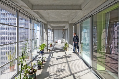 Umbau von Sozialwohnungen aus den sechziger Jahren in der Cité du Grand Parc in Bordeaux (<a href="https://bauwelt.de/39.2016-Fondaco-dei-Tedeschi-2663905.html" target="_blank" >Bauwelt 39.2016</a>)<br />
