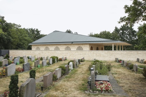 Einst dem Tod von Christen vorbehalten, später Konfessionslosen geöffnet, ist der Finkenrieker Friedhof nun auch ein Andachts- und Grabesort für Muslime.<br />