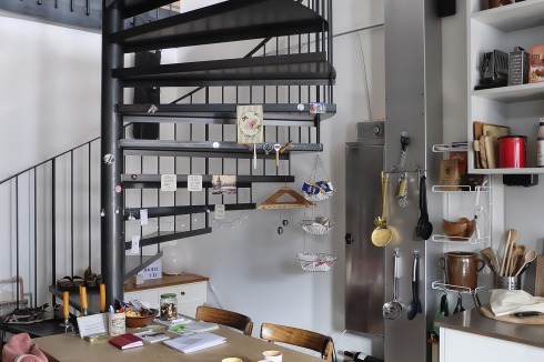 Die Idee der Architekten sieht sich verwirklicht: In den Wohnungen von "Erlenmatt" haben Treppen, Schachtverkleidungen und Leitungen Verwendung als Alltagshelfer gefunden<br />