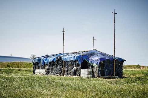 Die Installation „And we are everywhere“ des britischen Künstlers Nathan Coley warf 2018 neun Monate lang auch die Frage auf, für wen auf dem Acker bei Lund eigentlich gebaut wird.<br />