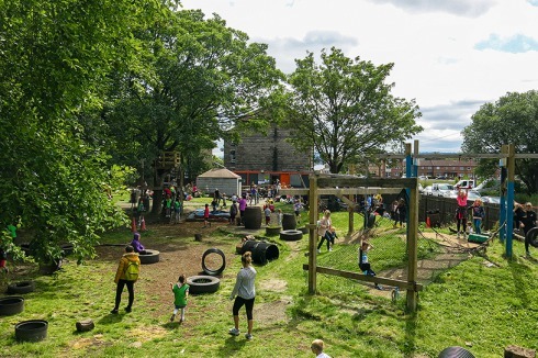 <span class="Bold">Abenteuerspiel­platz an der Baltic Street in Glasgow</span><br />