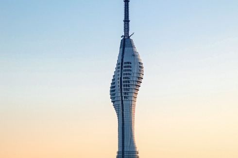 Melike Altınışıks bekanntestes Bauwerk ist der futuristisch-elegante Radio- und Fernsehturm in Istanbul.<br />