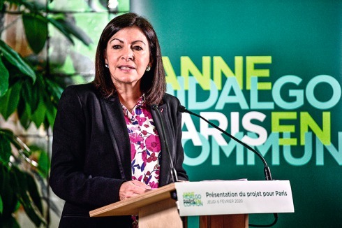 Die Bürgermeisterin von Paris Anne Hidalgo bei der Präsentation des Projekts 2020 ...<br />