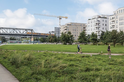Der Park am Gleisdreieck südlich vom Potsdamer Platz ist ein großer Erfolg. Bemängelt wird dage­gen die Randbebauung.<br />