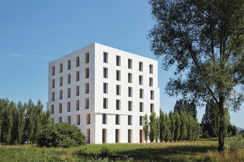 Das Bürohaus 2226 im letzten Sommer. Es wurde seit der Fertigstellung ohne Unterbrechung genutzt. Alle Klimadaten wurden für die Prüfung aufgezeichnet.<br />