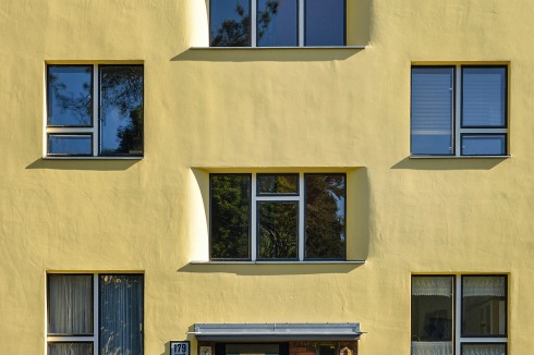 <span class="White">Mehrfamilienhaus in der Argentinischen Allee.</span><br />