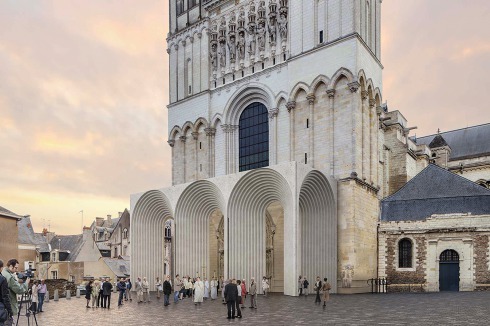 <strong>1. Preis</strong> Kengo Kuma &amp; Associates hüllen mittelalter­liche Ansätze in ein zeitgenössisches Gewand. Die entstehende monolitische Struktur bildet einen Zwischenraum mit großer lichter Höhe und fasst den Platz vor der Kathedrale neu ein.<br />