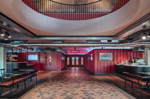 Die Umbaumaßnahme fokussierte den Empfangs­bereich des British Film Institute, der Saal blieb unangetastet.<br />