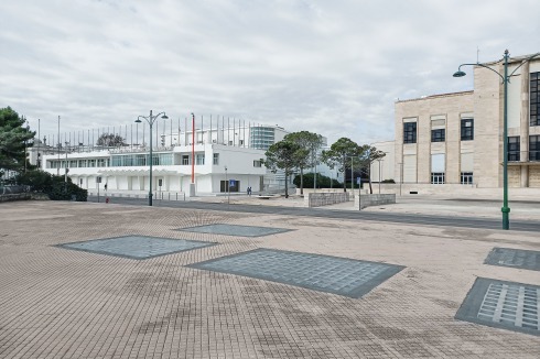 Die Front des Cinema (links) ergänzte Luigi Quigliata 1952, das Casinò öffnete 1938, Architekten: Luigi Quigliata und Eugenio Miozzi<br />
