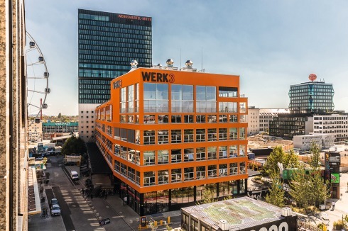 Werk3, von Steidle Architekten zum „Kreativquartier“ umgebaut und aufgestockt, ist mit seinem Mix aus Büro, Handel, Gastronomie, Entertainment ...<br />