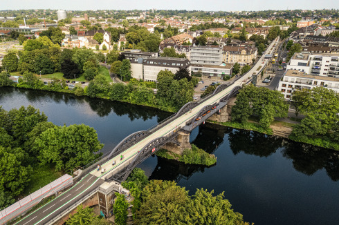 Die Ruhrbrücke mit Stadtviadukt in Mülheim. <br />