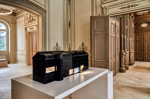 Das schwarze Modell des Palais.<br />