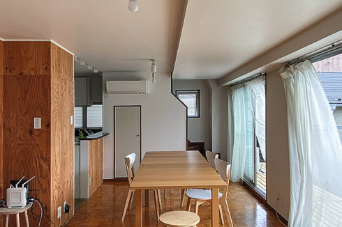 ... ein Tokioer Einfamilienhaus, das von den Architektinnen für eine Wohngemeinschaft umgeplant wurde.<br />