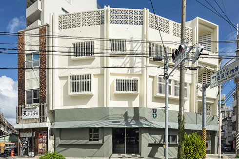 Im Stadtteil Tsuboya der Präfektur Okinawa wurde aus einem Wohnhaus ...<br />