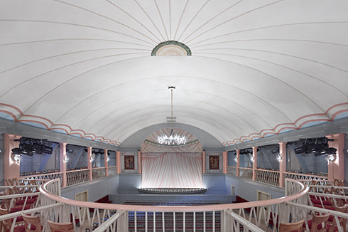 Die Treppe zum Hintereingang an dem Nordgiebel des Goethe-Theaters ist eine spätere Zutat.<br />