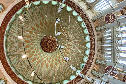 Şefik Birkiye und Selim Dalaman stellten die Taksim-Moschee im vergangenen Jahr fertig.<br />