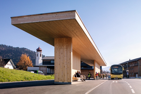 Busbahnhof in Krumbach im Bregenzerwald (Hermann Kaufmann, Bernardo Bader, Bechter Zaffignani, 2011)<br />