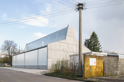 Für die Form der Fabrik­halle orientierten sich die Architekten auch ...<br />