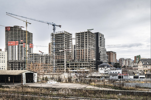 Die Türme des „Pristina City Center“ sind seit 2018 als Nachfolgeprojekt des ENK Komplexes in Bau.<br />