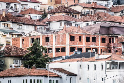 Das Viertel Arbëria wurde nach dem Kosovo-Krieg rapide überformt und verdichtet.<br />