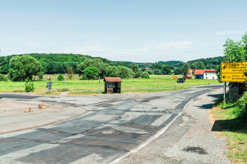 Die Ortschaft der Case Stuy Trendelburg mit 5223 Einwohnern. Bild: Wo sich Bundesstraße und Landstraße treffen. Die Station Lieber in Trendelburg-Kernstadt.<br />