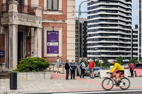 Bilbao heute: Auf einem alten Kasernenareal entstanden vier Hochhäuser von Smith Arquitectos; ein fünfter Turm wird derzeit nach Plänen von Richard Rogers gebaut.<br />