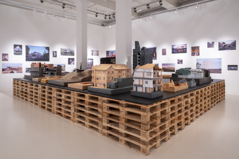 Die Ausstellung <strong>Reflective Nostalgia</strong> ...<br />