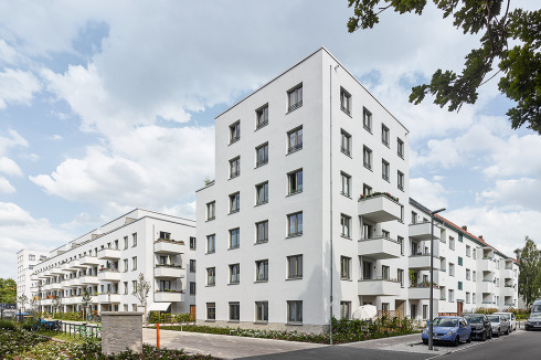 Anders als im Siedlungsbau der Moderne üblich, scheut die Bebauung nicht vor Nordorientierung, wenn es städtebaulich geboten ist.<br />