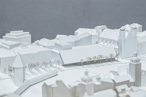 Das Projekt beeindrucke durch eine städtebauliche und architektonische Realität, die ortsspezifische Eigenheiten thematisiere, aber jede Anlehnung an den baulichen Kontext ausschließe, hob die Jury hervor. <br />