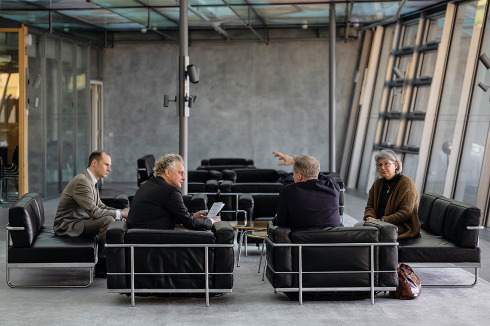 Von links nach rechts: Leonardo Costadura, Boris Schade-Bünsow, Benedikt Goebel und Carolin Schönemann in der Akadamie der Künste am Pariser Platz in Berlin<br />