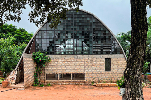 Die „Casa Taller El Corazón” in Areguá, eine Töpfer­werkstatt, ist ein Gemeinschaftsprojekt der Büros Tekoha und Grupo Culata Jovai.<br />