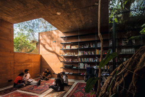 Equipo de Arquitectura in ihrem Büro, der „Caja de Tierra“.<br />