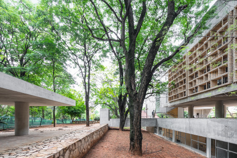 Wenn die Bischöfe nicht tagen, ist das Haus aus dem Park heraus öffentlich zugänglich, und auch die Zimmer können gemietet werden.<br />