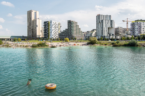 Treibhaus Landschaftsarchitektur planten in der Seestadt Aspern in Wien den Seepark und den <br />Yella-Hertzka-Park mit Spielplätzen und Seeufer.<br />