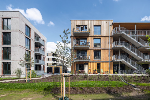 Das Holzgebäude wurde von der Genossenschaft Oikos gebaut und von der PLANWIRKSTATT Karin <br />und Ralf Vogel Architekten entworfen.<br />